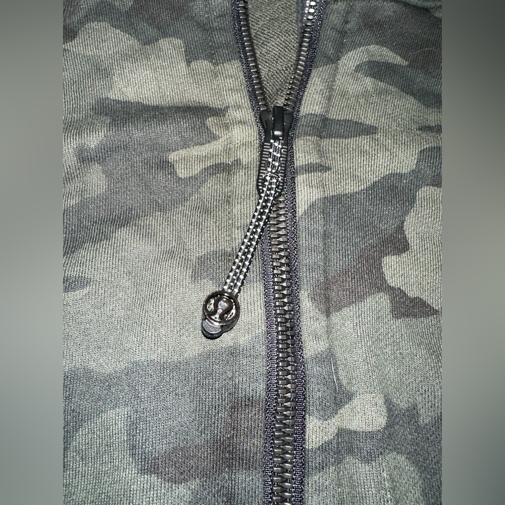 Lululemon Scuba Full-Zip Hoodie in the Heritage 365 Camo Green 6 Jacket - Picture 3 of 5